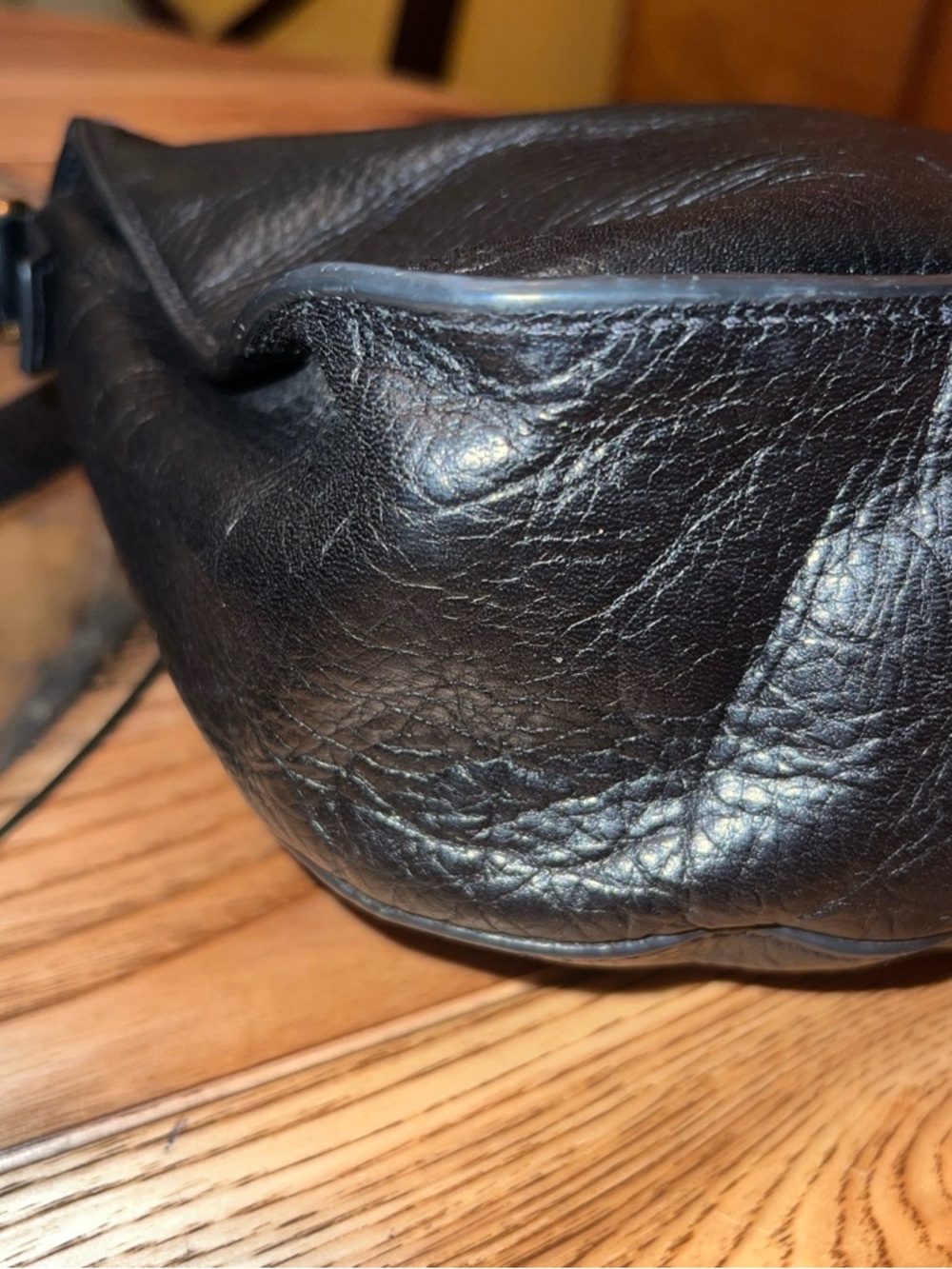 Fossil Black Leather Crossbody Bag with Gold Hardware - Picture 4 of 11
